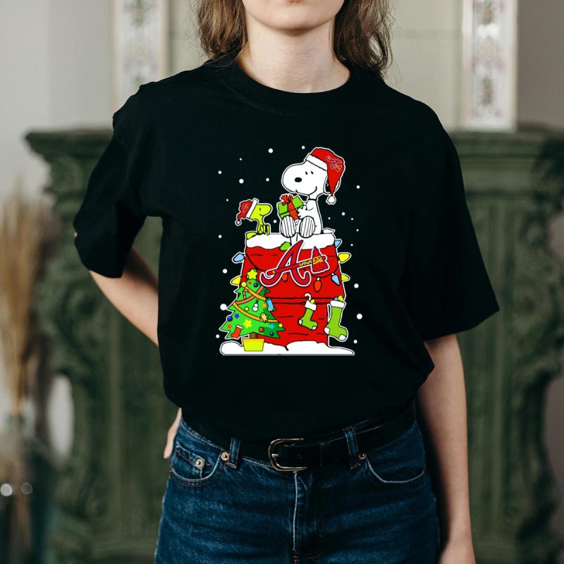 Atlanta Braves Snoopy Christmas T-Shirt With Woodstock And Gifts - Image 2