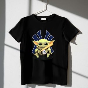 Baby Yoda Hugging New York Yankees Baseball Bat T-Shirt For Kids