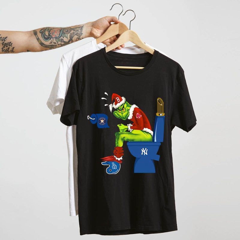 Boston Red Sox Grinch Santa Graphic T-Shirt for Holiday Cheer - Image 4