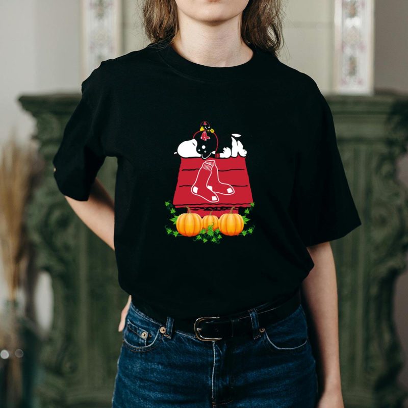 Boston Red Sox Snoopy Pumpkin House Graphic T-Shirt for Fans - Image 2