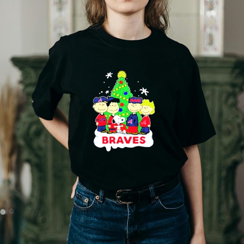 Braves Peanuts Snoopy Christmas Tree T-Shirt – Charlie Brown & Friends - Image 2