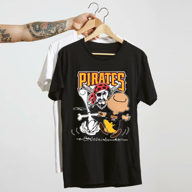 Snoopy Charlie Brown Pittsburgh Pirates Graphic T-Shirt for Fans - Image 4