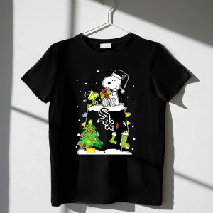 Chicago White Sox Snoopy Christmas Chimney Scene T-Shirt For Fans