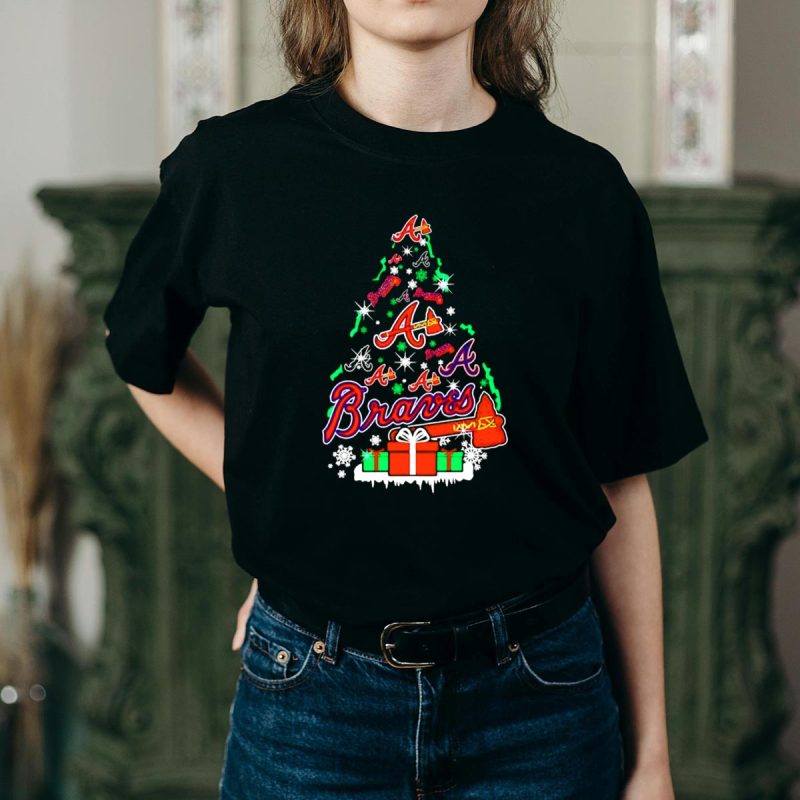 Atlanta Braves Christmas Tree T-Shirt With Santa Hat & Snowflakes - Image 2