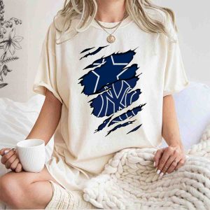 Vintage Cowboys Yankees Logo Torn T-Shirt For Sports Fans