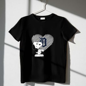 Detroit Tigers Snoopy Heart Graphic T-Shirt – Perfect For Fans