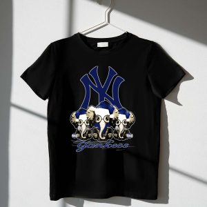 Santa Hat Trio Elephant Xmas New York Yankees T-Shirt In Blue