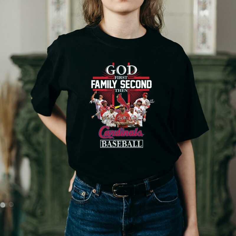 God First Family Second St. Louis Cardinals Graphic T-Shirt – Unisex Gift - Image 2