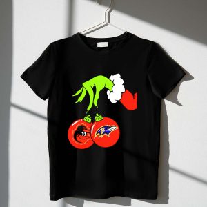Grinch Hand Holding Baltimore Ravens & Orioles Christmas T-Shirt