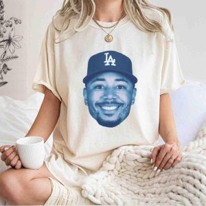 Mookie Betts Halftone Graphic T-Shirt for Fans and Collectors