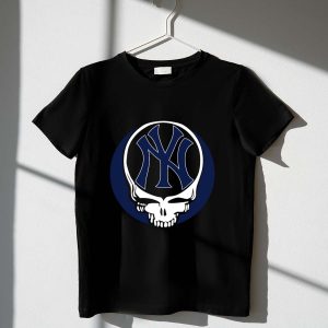 Grateful Dead Skull Logo New York Yankees T-Shirt - Unique Fusion Design