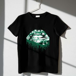 New York Yankees Green Shamrock Lips Graphic T-Shirt For Fans