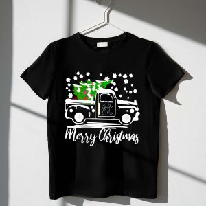 Vintage New York Yankees Christmas T-Shirt With Snowflakes & Tree Design
