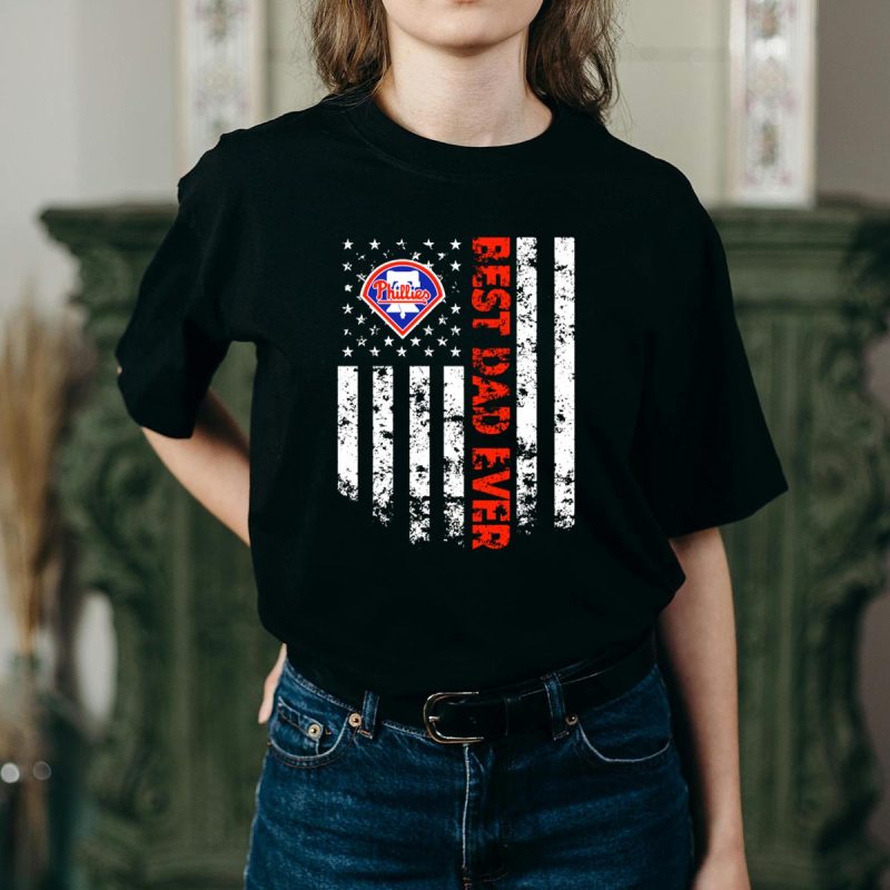 Philadelphia Phillies Best Dad Ever T-Shirt with American Flag Print - Image 2