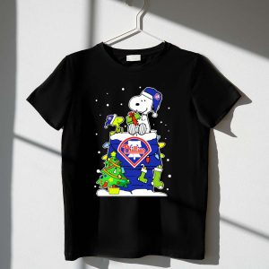 Philadelphia Phillies Snoopy & Woodstock Christmas T-Shirt Gift for Fans