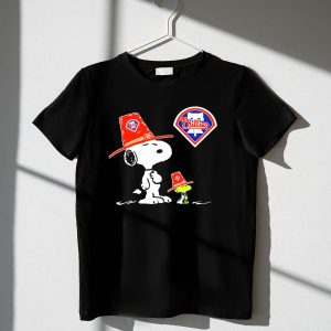 Philadelphia Phillies Snoopy & Woodstock Graphic T-Shirt with Logo