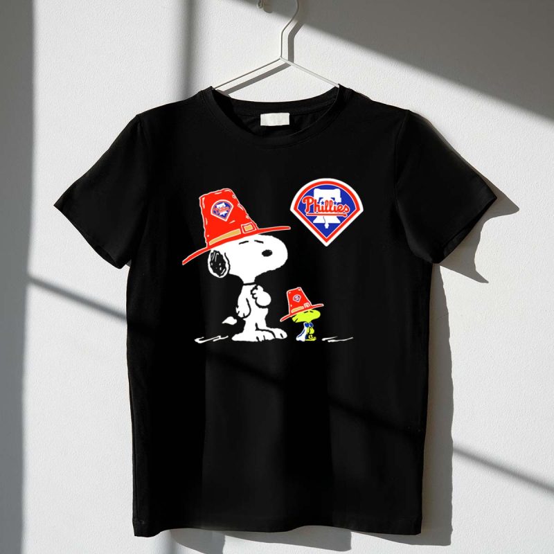 Philadelphia Phillies Snoopy & Woodstock Graphic T-Shirt with Logo