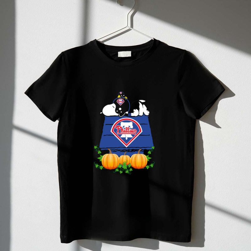 Philadelphia Phillies Snoopy Pumpkin House Graphic T-Shirt for Fans
