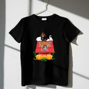 Pittsburgh Pirates Snoopy Pumpkin House Graphic T-Shirt for Fans