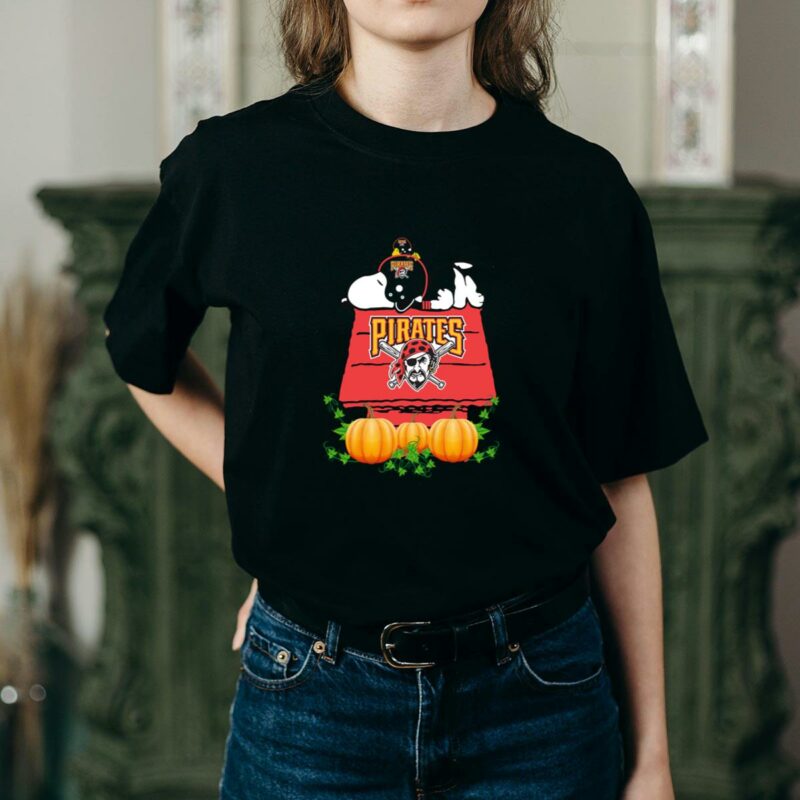 Pittsburgh Pirates Snoopy Pumpkin House Graphic T-Shirt for Fans - Image 2