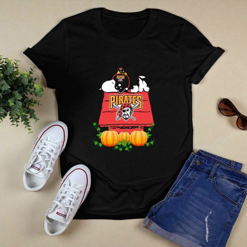 Pittsburgh Pirates Snoopy Pumpkin House Graphic T-Shirt for Fans - Image 5