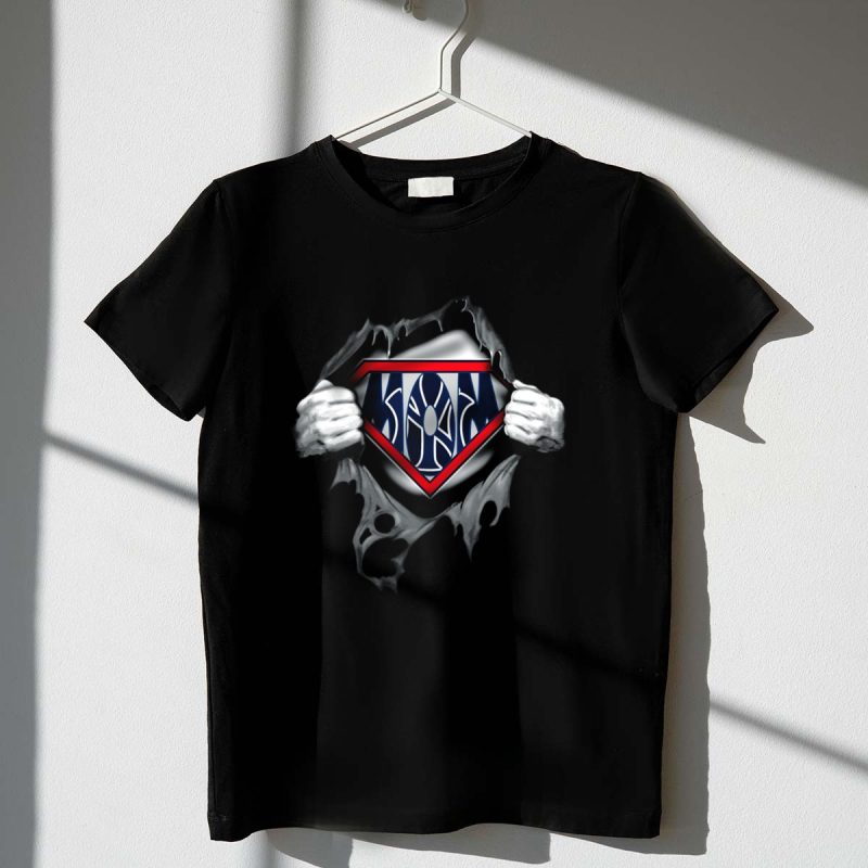 SUPER MOM YANKEES LOGO HANDS PULLING OPEN T Shirt t shirt 1 1