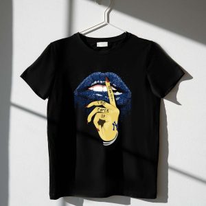 New York Yankees Glitter Lip Graphic T-Shirt For Fans