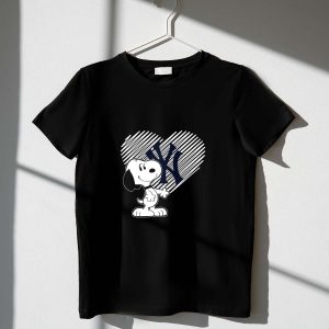 Snoopy Heart Sketch New York Yankees Fan T-Shirt For Baseball Lovers