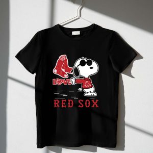 Snoopy Love Boston Red Sox Graphic T-Shirt For Fans