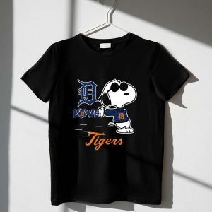 Snoopy Love Detroit Tigers T-Shirt - Adorable Baseball Fan Tee
