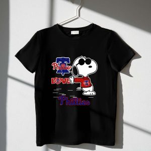 Snoopy Love Philadelphia Phillies T-Shirt - Ideal Gift for Fans!