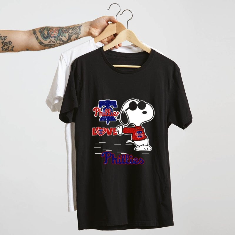Snoopy Love Philadelphia Phillies T-Shirt - Ideal Gift for Fans! - Image 4