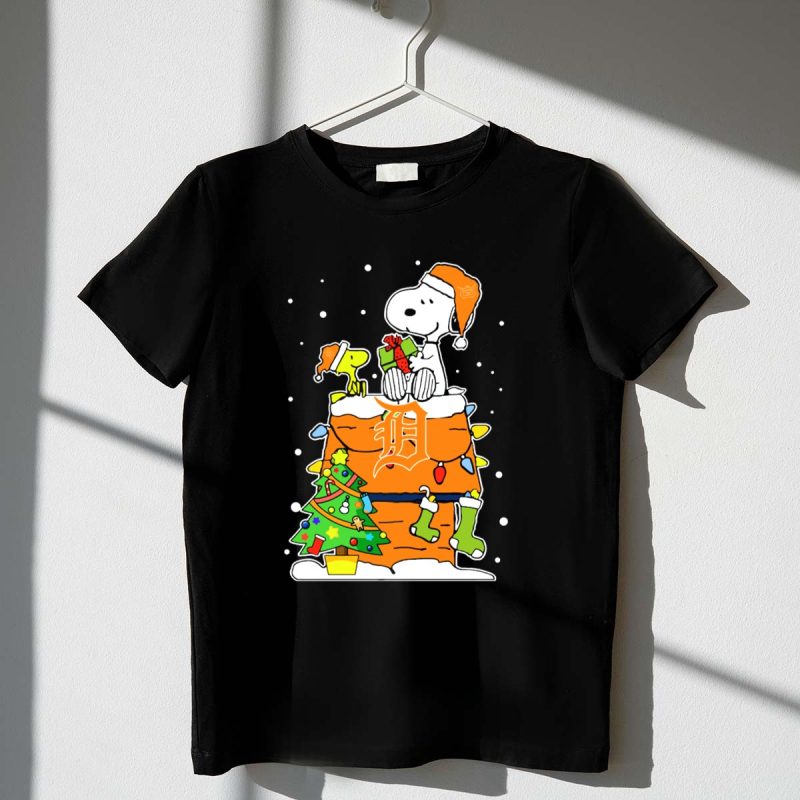 Snoopy and Woodstock Christmas Detroit Tigers Festive Scene T Shirt t shirt 1 1