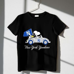 Snoopy & Woodstock Driving Car New York Yankees Flag T-Shirt