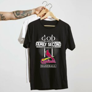 St Louis Cardinals God First Family Second Graphic T-Shirt – Unisex Baseball Tee