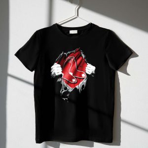 Stylish Torn Boston Red Sox Logo T-Shirt With Ripped Fabric Design