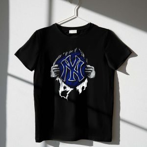Ripped Effect New York Yankees Logo T-Shirt For Stylish Fans