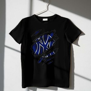 Vintage Torn New York Yankees T-Shirt For Sports Fans
