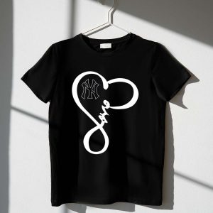 Yankees Heart Graphic T-Shirt For True Fans