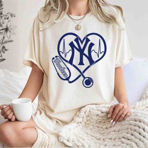 Yankees Nurse Love Heartbeat Stethoscope Graphic T-Shirt