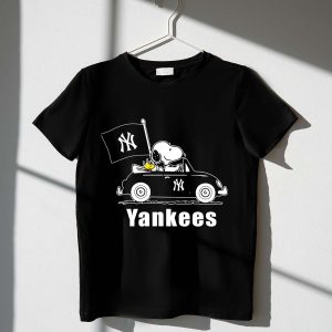 New York Yankees Snoopy Car Graphic T-Shirt - Yankees Flag Design