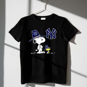 Yankees Snoopy & Woodstock Thanksgiving Pilgrim Hat T-Shirt